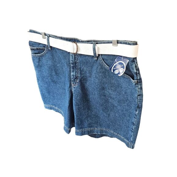 RIDERS BY LEE Women's Plus Mid Rise Instant Slimming Med Wash Jean Shorts 18W - Picture 3 of 13